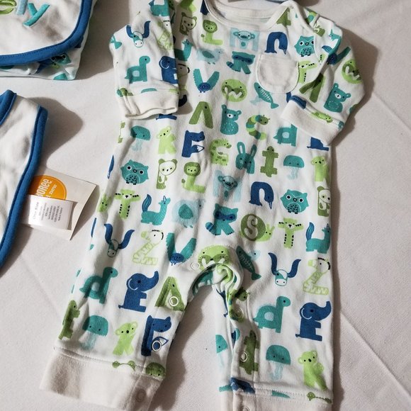 Gymboree Brand New Baby {Alpa-BEAR-Soup} 0-3 month Used Romper, NWT blanket, bib - Picture 3 of 3